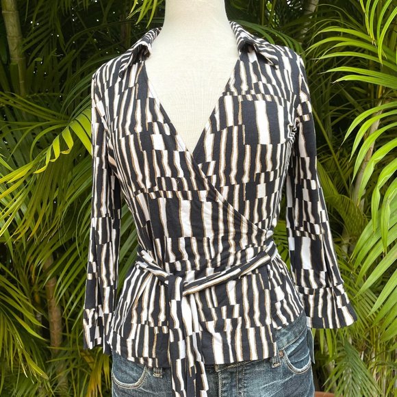 SOLDDVF wrap style top size large - Picture 8 of 8